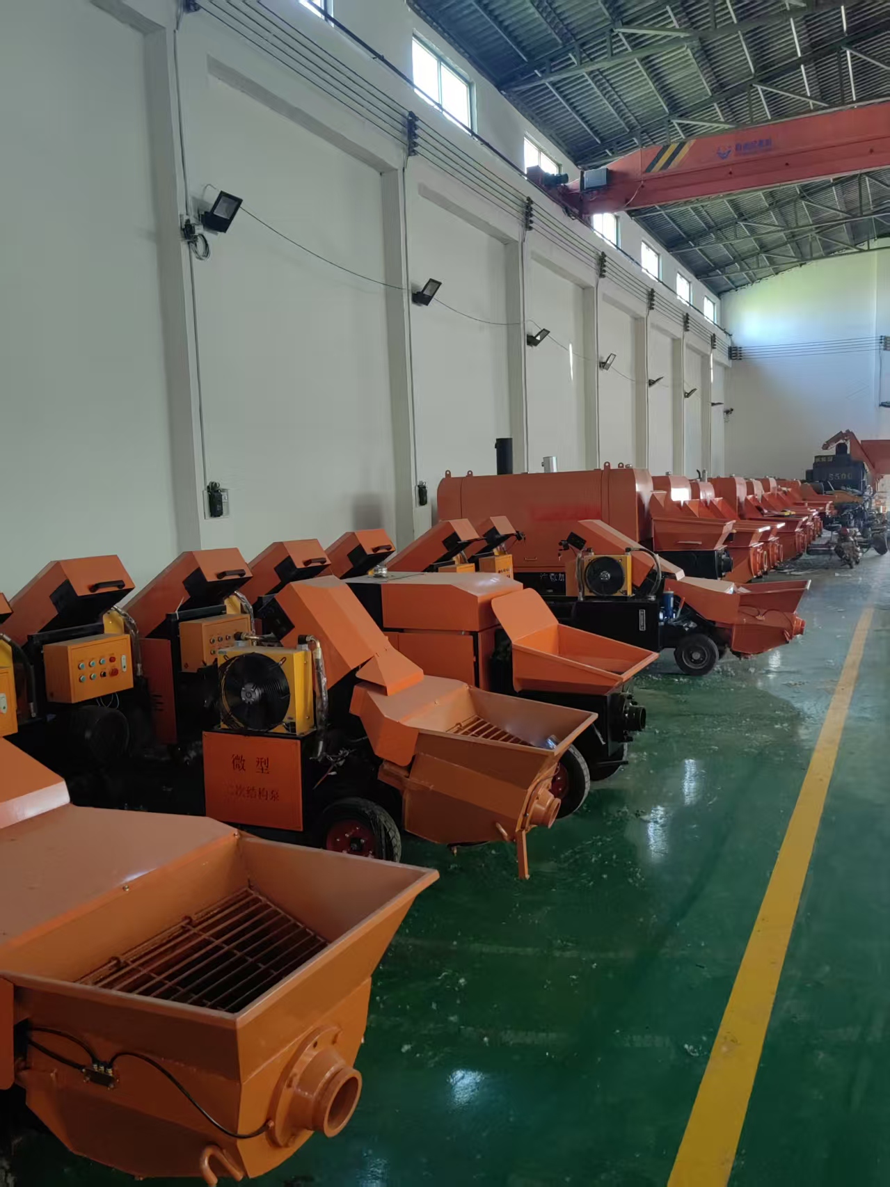 混凝土输送泵工作场景