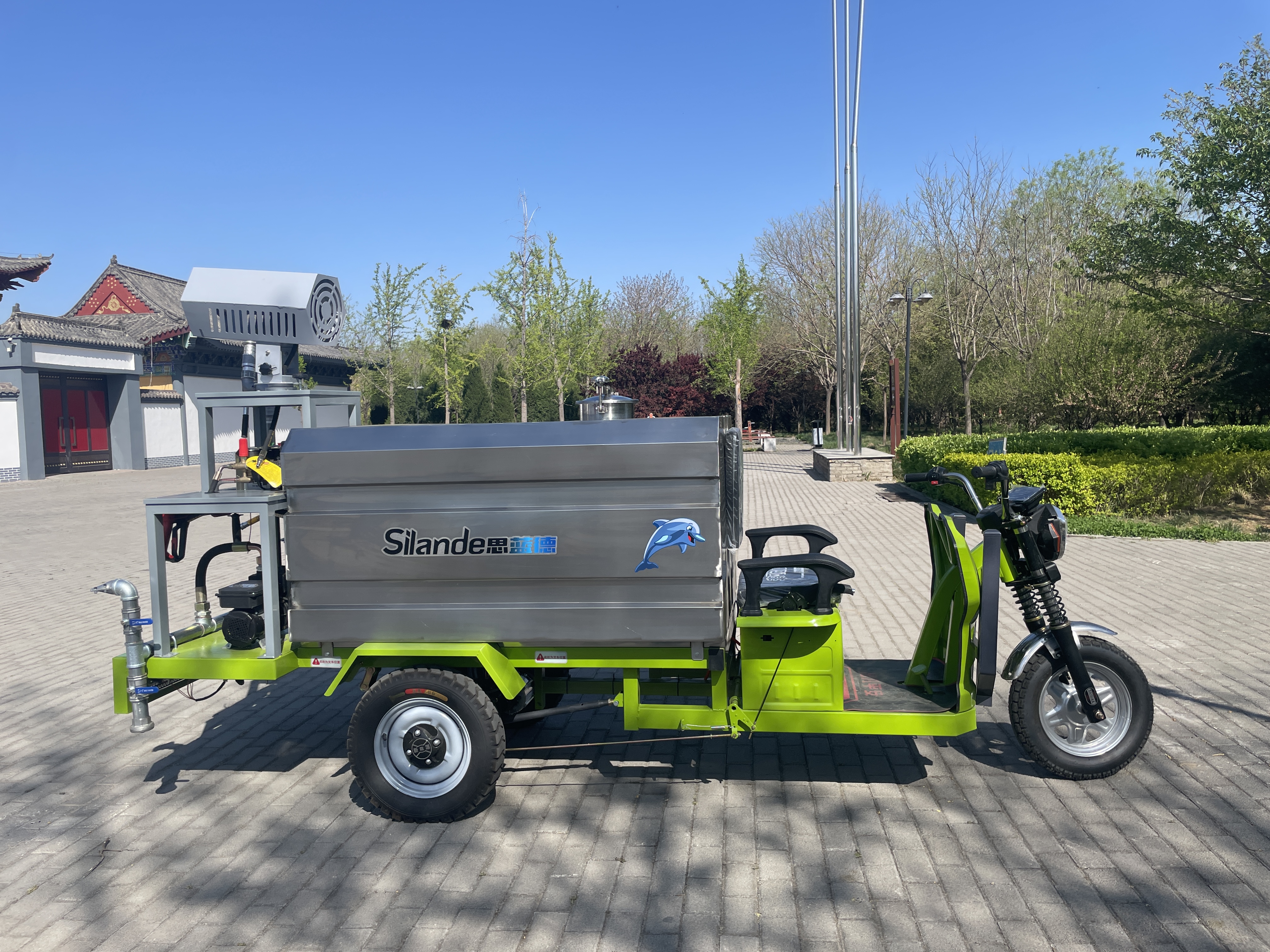 宜昌市工地降尘电动三轮洒水车