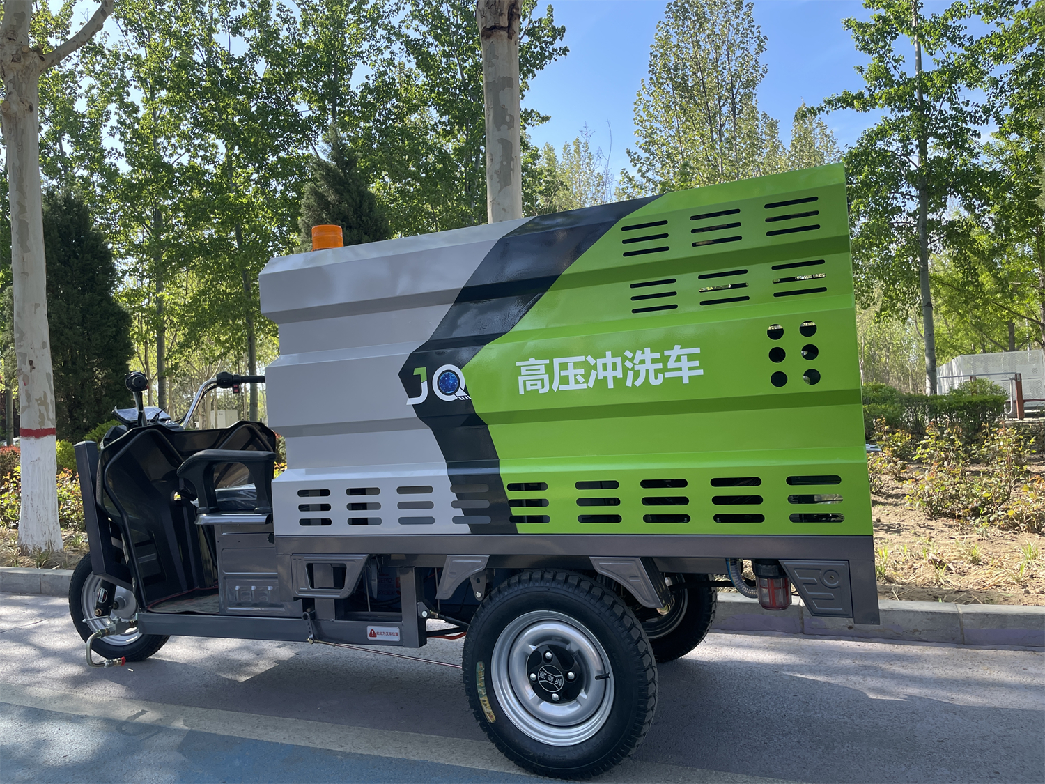 电动三轮高压清洗车展示