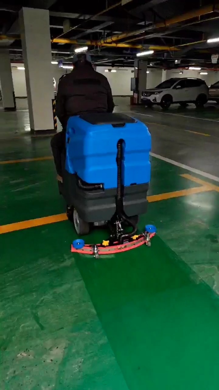 洗地机工作场景