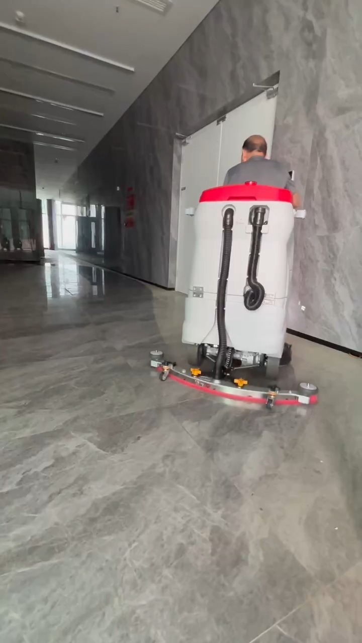 洗地机工作场景
