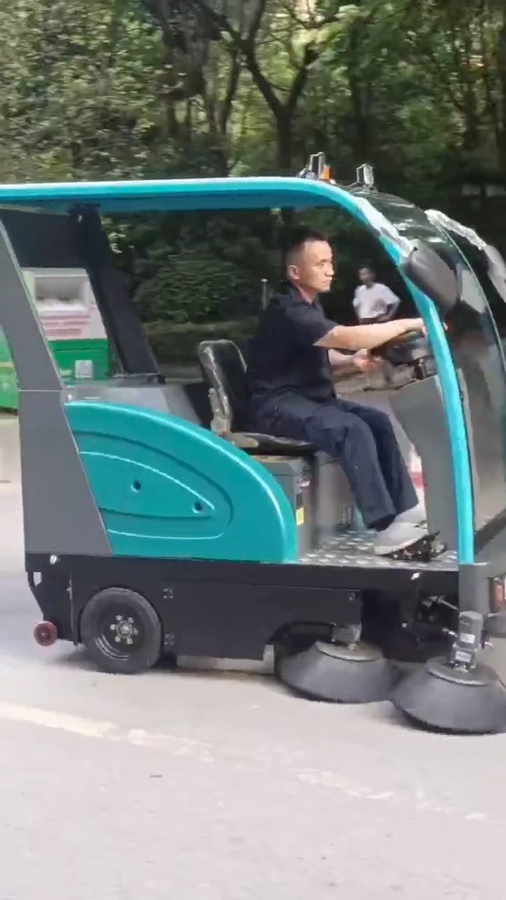清远市扫路车