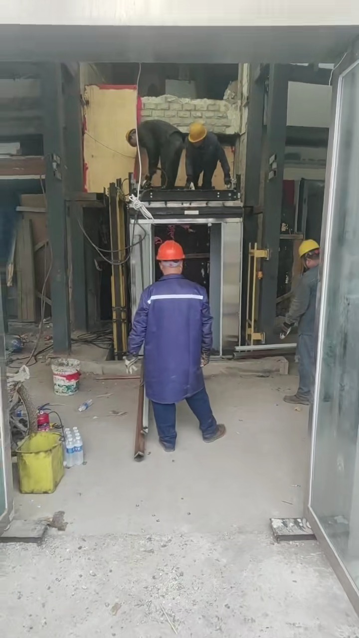 电梯回收作业现场