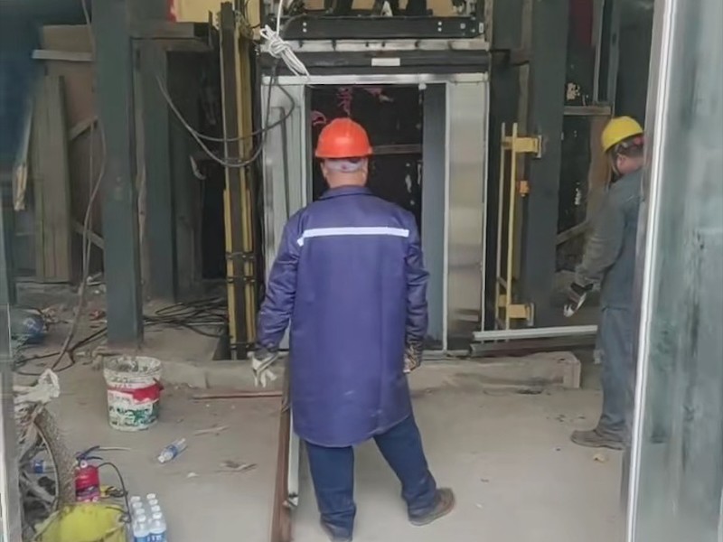 电梯回收作业现场